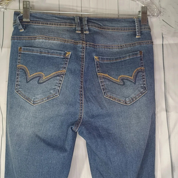 Wallflower Distressed The Flirty Curvy high rise skinny jeans - Picture 9 of 11